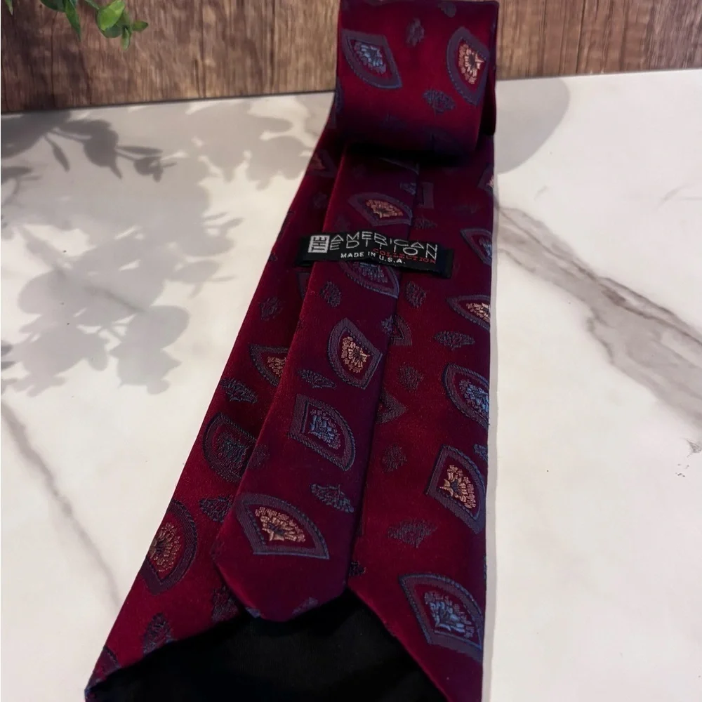Elegant Maroon Patterned Tie